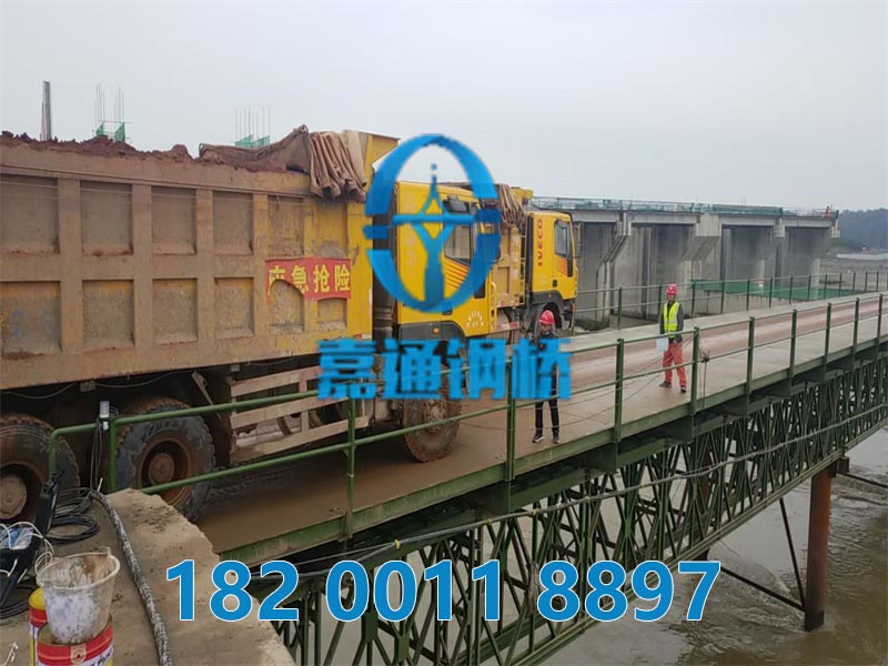 岷江航電樞紐95米長、7米寬200型交通鋼棧橋安裝及動靜載實驗完畢;