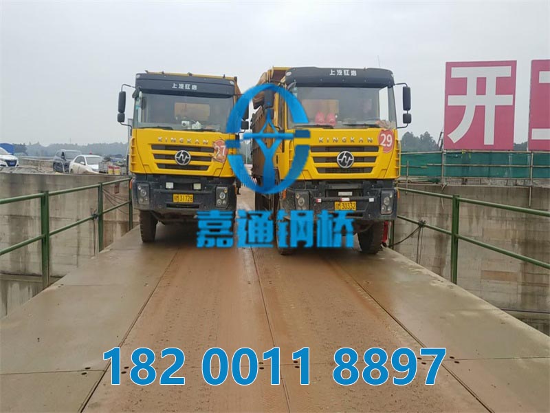 岷江航電樞紐95米長、7米寬200型交通鋼棧橋安裝及動靜載實驗完畢.